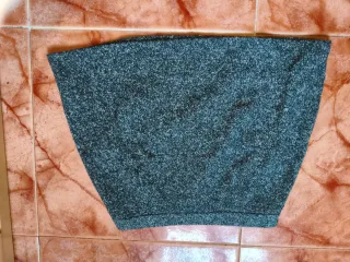 Falda gris y negra