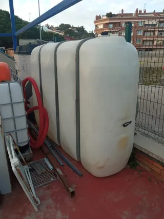 Depósito de agua blanco 2000litros