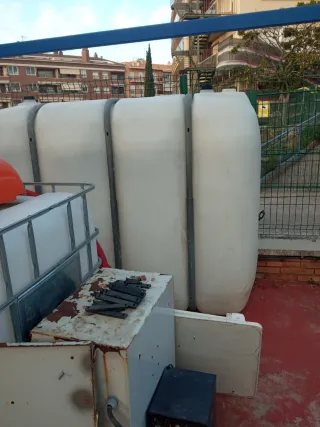 Depósito de agua blanco 2000litros