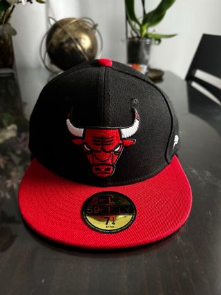 Gorra New Era Bulls Negra y Roja