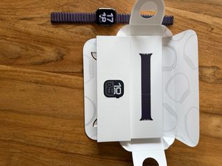 Apple Watch Series 11 Negro/Morado