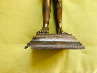 Estatua antigua de bronce