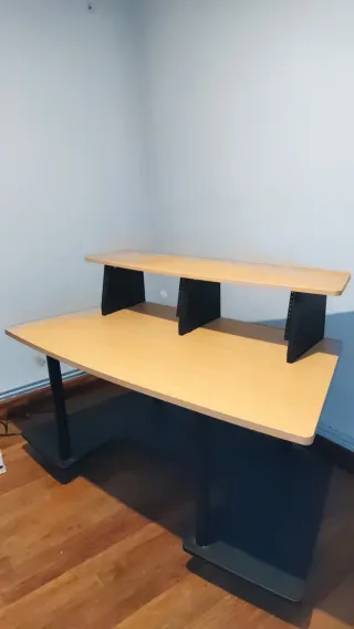 Escritorio madera y metal