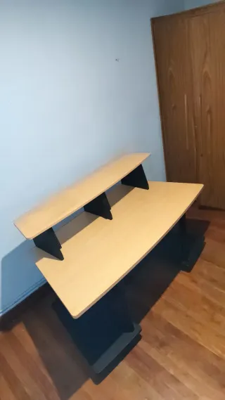 Escritorio madera y metal