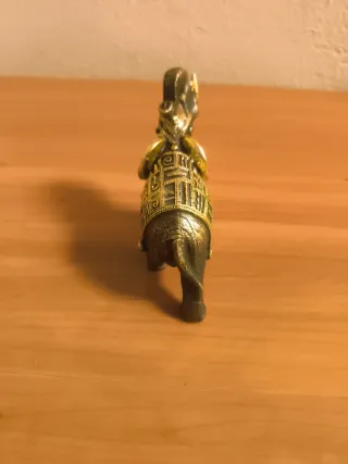 Elefante decorativo de resina