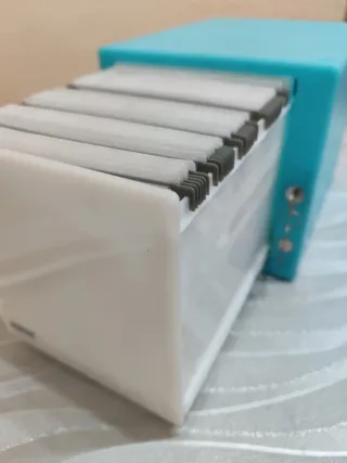 Caja guarda CDs azul con llave