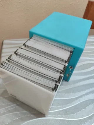 Caja guarda CDs azul con llave