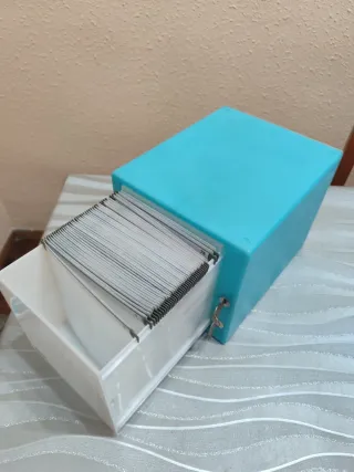 Caja guarda CDs azul con llave