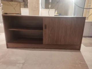 Mueble/armario marrón de madera para salón