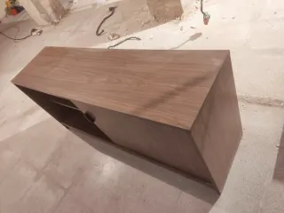 Mueble/armario marrón de madera para salón
