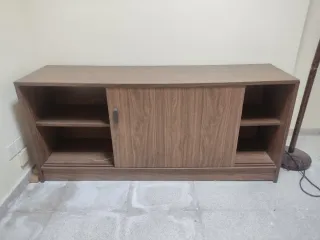 Mueble/armario marrón de madera para salón