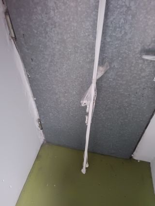 Riel para cortina metálico y plástico