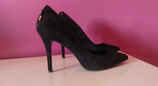 Zapatos de tacón negros para mujer
