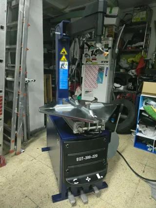 Desmontadora Neumáticos 220v EQT-300-220