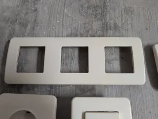 Enchufe de pared beige