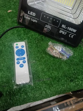 Faro Solare RL 100W con Telecomando