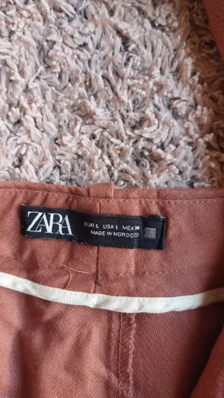 Conjunto Zara Chaleco M y Falda-Pantalón L