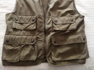 Chaleco de pesca o caza verde