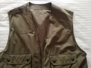 Chaleco de pesca o caza verde