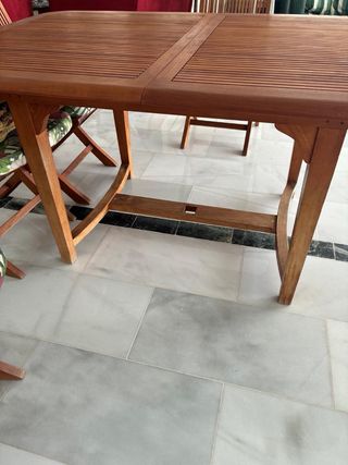 Mesa de teca con 5 sillas