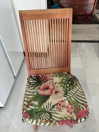 Mesa de teca con 5 sillas