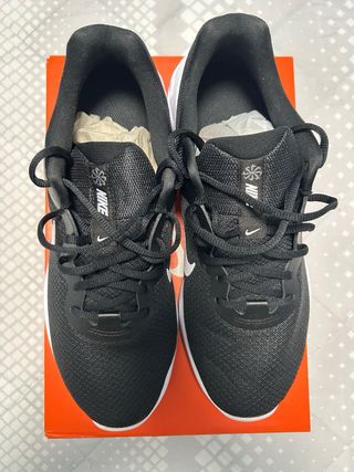 Zapatillas Nike Negras y Blancas Nuevas