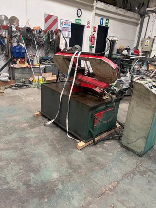 Sierra semiautomática