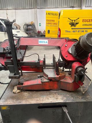 Sierra semiautomática