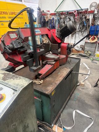 Sierra semiautomática