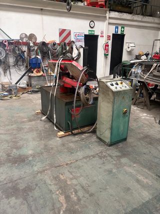 Sierra semiautomática