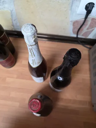 Set di Bottiglie di Vino per Decorazione