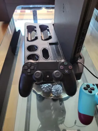 PS4 (PlayStation 4) con 2 mandos