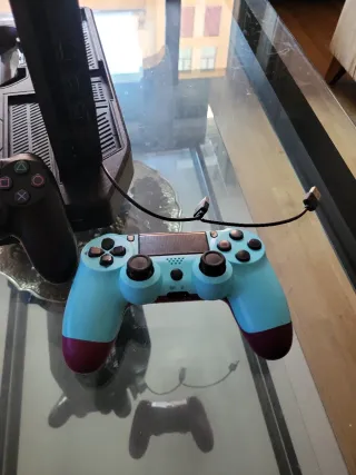 PS4 (PlayStation 4) con 2 mandos