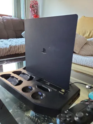 PS4 (PlayStation 4) con 2 mandos