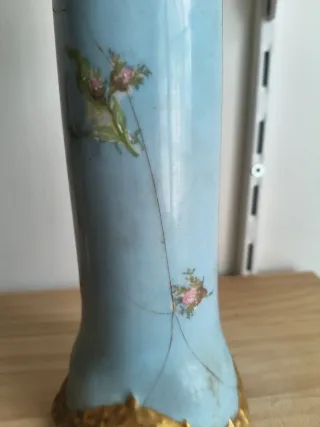 Jarrón francés de porcelana azul y dorado