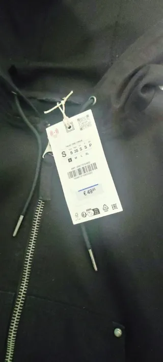 Cazadora Zara con capucha