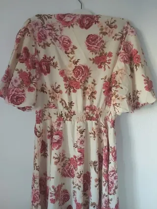 Vestido floral beige y rosa