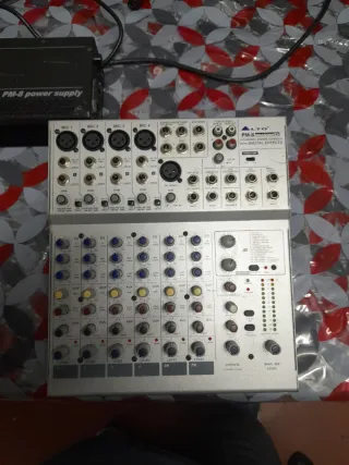 Mesa de Mezclas Alto PM-8 Amplificada