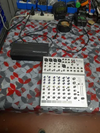 Mesa de Mezclas Alto PM-8 Amplificada