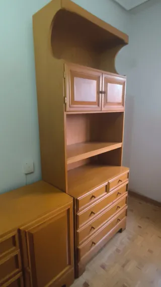 Mueble de comedor madera y cristal