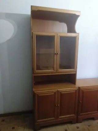 Mueble de comedor madera y cristal