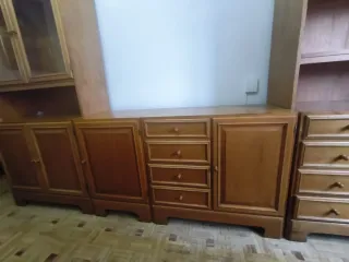Mueble de comedor madera y cristal