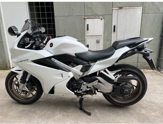 Honda VFR 800F / Blanca