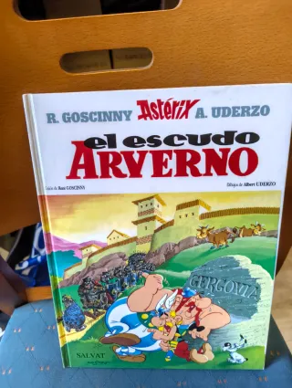 El escudo Arverno (Asterix) (Spanish Edition)