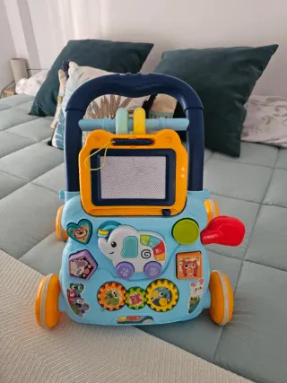 Andador infantil con actividades