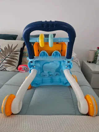 Andador infantil con actividades