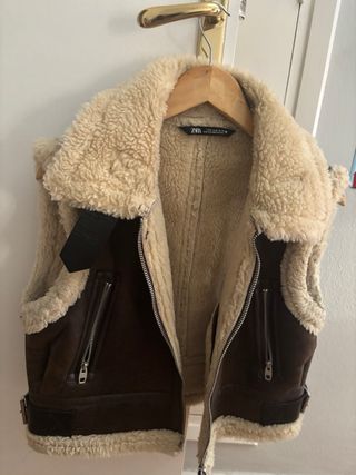 Chaleco Zara efecto borrego Talla M