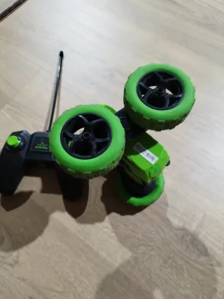 Coche teledirigido verde con mando