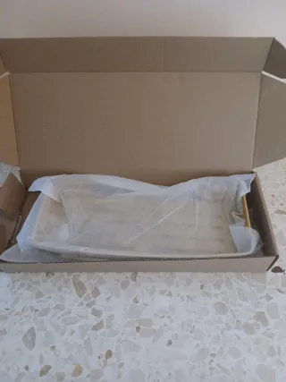 Estantería de baño metálica dorada