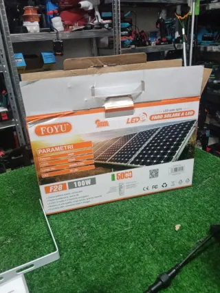 Faro Solare LED 100W FOYU con Pannello